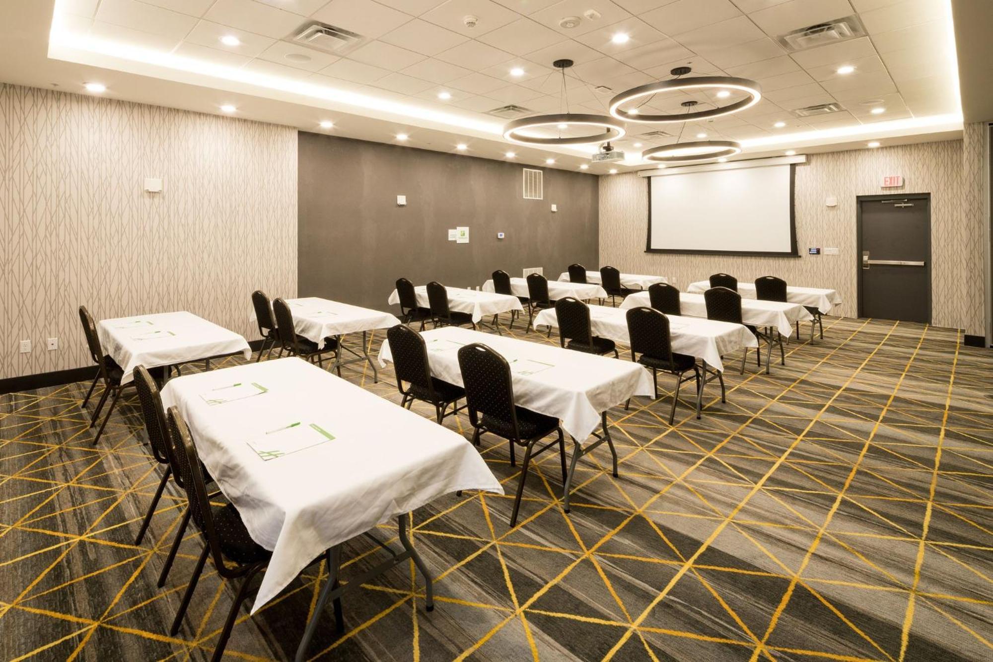 Holiday Inn & Suites Detroit - Troy By Ihg Exterior foto