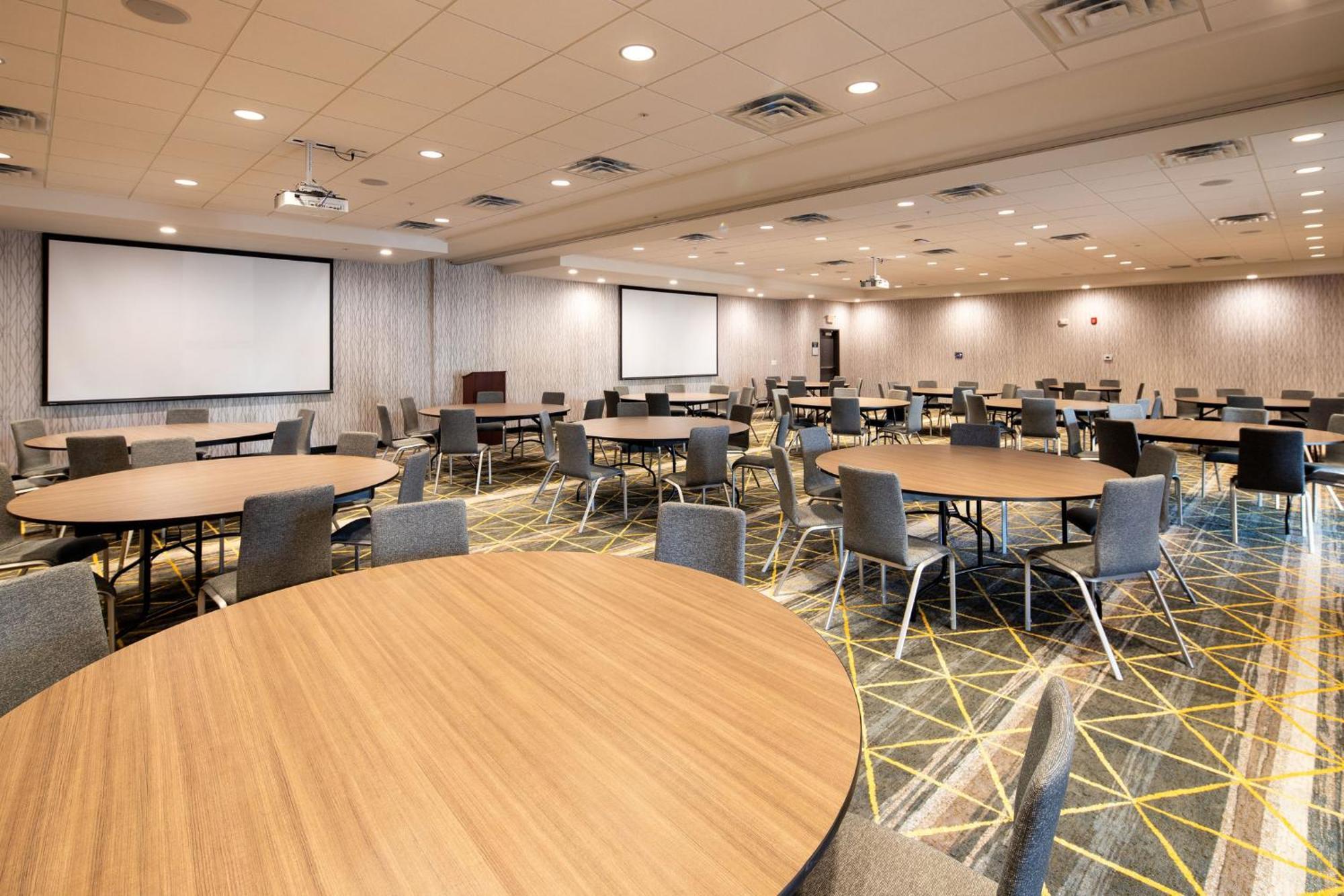Holiday Inn & Suites Detroit - Troy By Ihg Exterior foto
