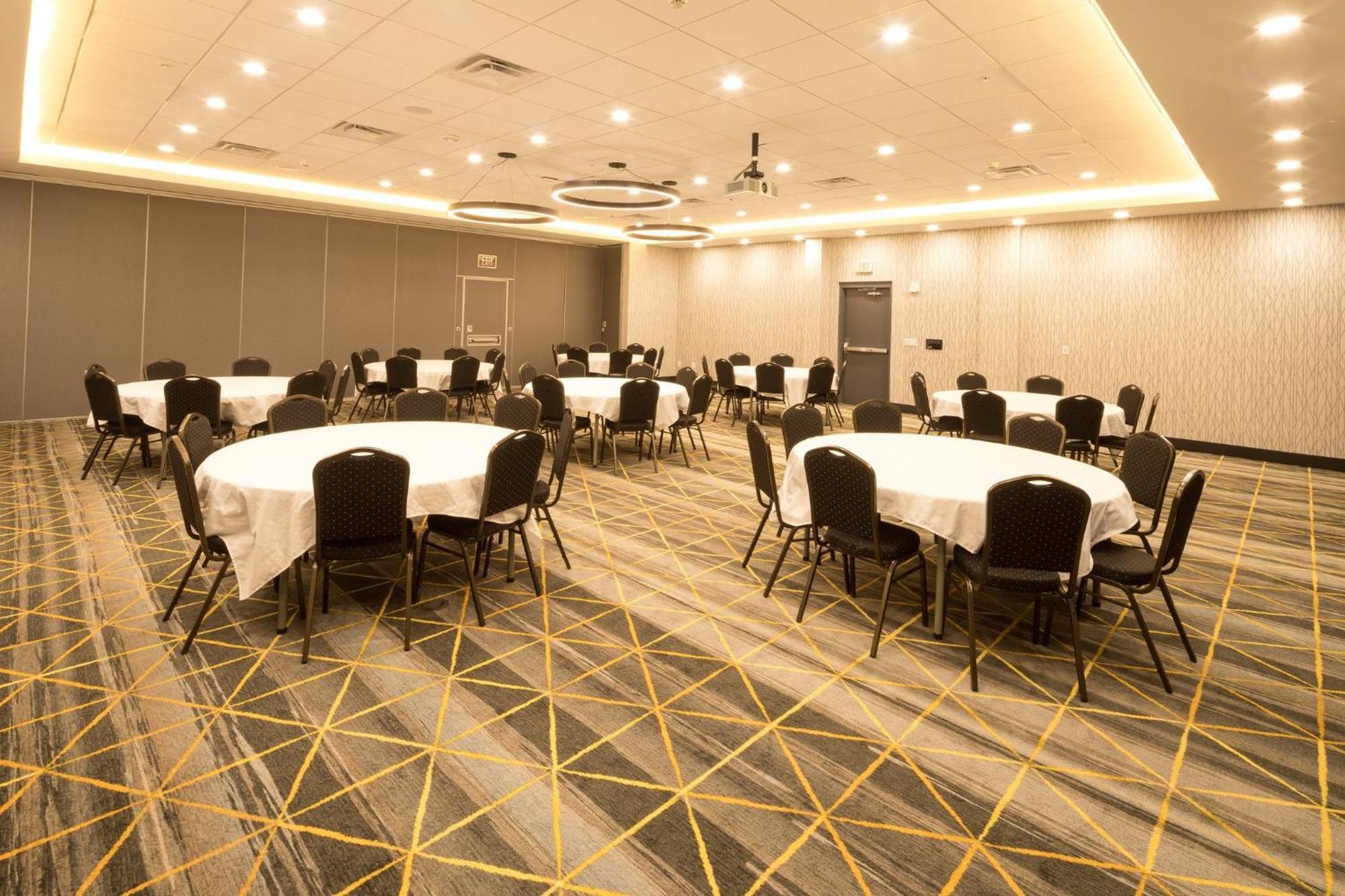 Holiday Inn & Suites Detroit - Troy By Ihg Exterior foto